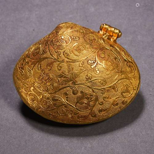 A Gold Conch Shape Pomander Case