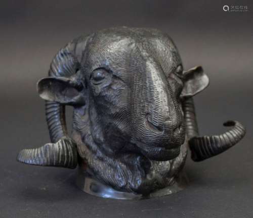Bronzeplastik Widderkopf / A bronze sculpture of a ram\'s he...