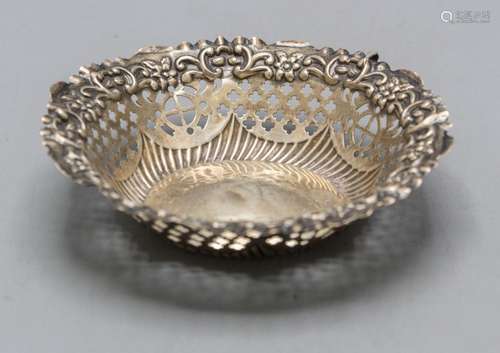 Kleine Korbschale / A small Sterling silver basket bowl, Geo...