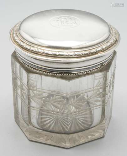 Glasdose mit Silberdeckel / A glass box with silver cover, P...