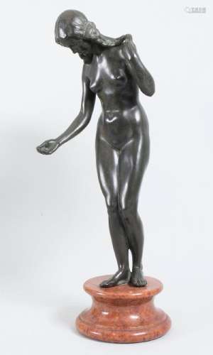 Bronzeplastik \'Weiblicher Akt mit Flechtzöpfen\' / A bronze...