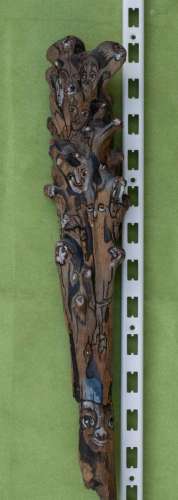 Holzskulptur \'Gesichter Stamm\' / A wooden sculpture \' Fac...