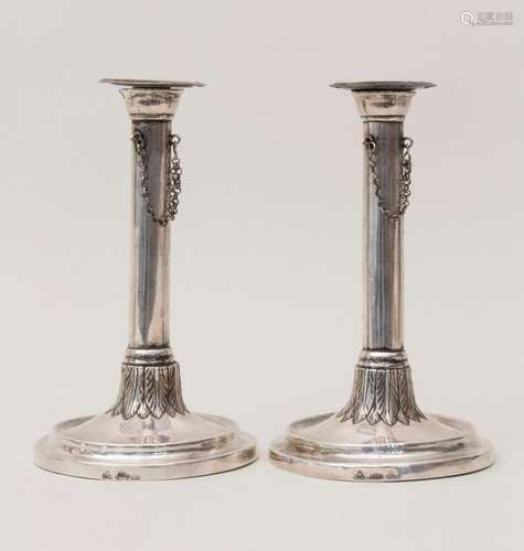 Paar Louis XVI Kerzenleuchter / A pair of Louis-seize silver...