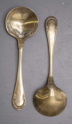 Paar Sahnelöffel im Etui / A pair of cream spoons in a box, ...