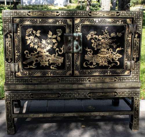 Hochzeitsschrank / A wedding cabinet, China, um 1870