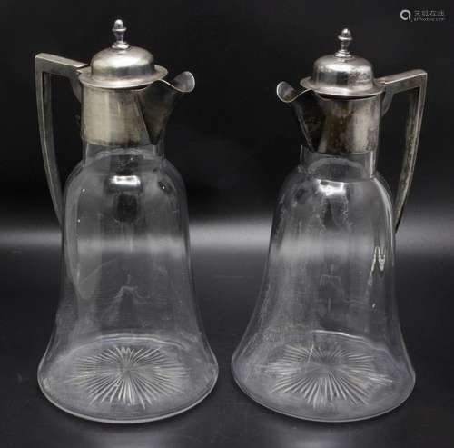 Paar Weinkaraffen mit Silbermontur / A pair of claret jugs w...