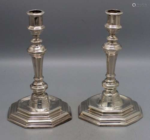 Paar Barock Kerzenleuchter / A pair of Baroque silver candle...