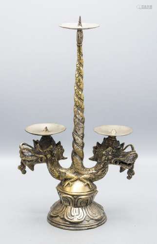 Messing Kerzenhalter mit zwei Drachen / A brass candleholder...