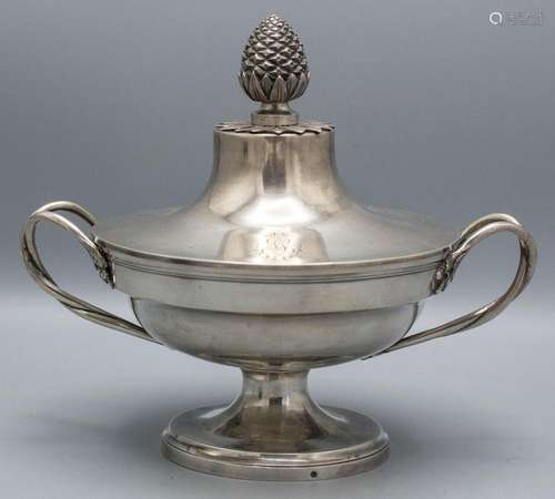 Legumier / Deckeldose / A silver tureen, Louis Joseph Miller...