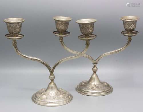 Paar Kerzenleuchter / A pair of Oriental silver candlesticks...