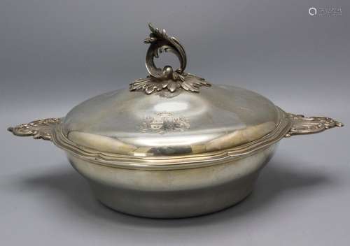 Deckelterrine / A covered silver tureen / Légumier en argent...