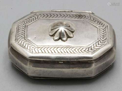 Tabatiere / Schnupftabakdose / A silver snuffbox with a lock...