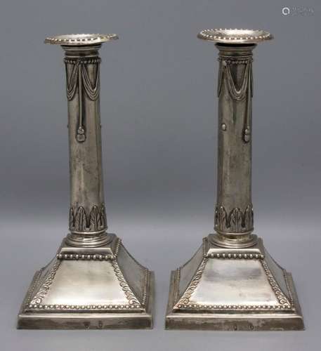 Paar Louis XVI Kerzenleuchter / A pair of Louis XVI silver c...