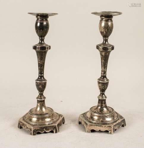 Paar Kerzenleuchter / A pair of silver candlesticks, Lissabo...