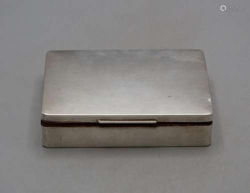 Art Déco Zigarettendose / An Art Deco silver cigarette box, ...