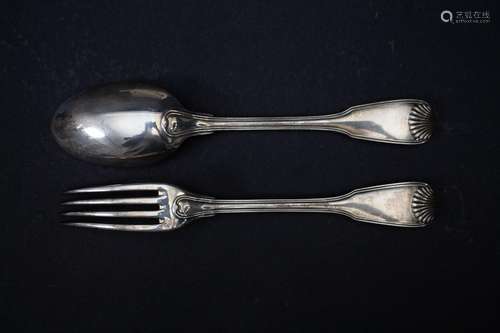 Gabel und Löffel im Etui / A silver fork and a spoon in a bo...