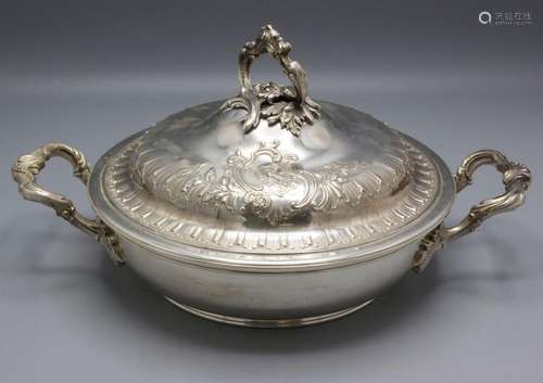 Deckelterrine / A covered silver tureen / Légumier en argent...