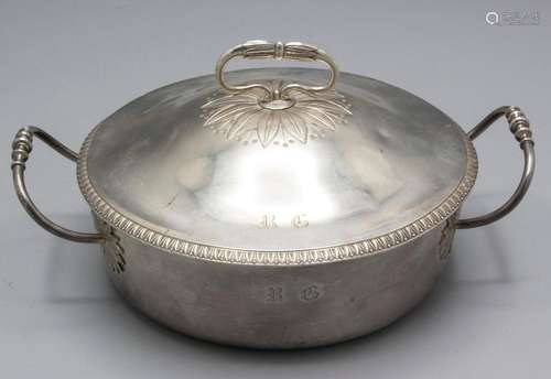 Legumier / Wöchnerinnenschüssel / A silver vegetable tureen ...