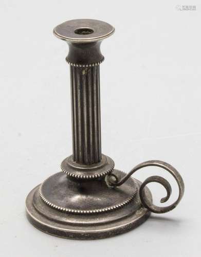 Miniatur Handleuchter / A miniature silver candle holder wit...