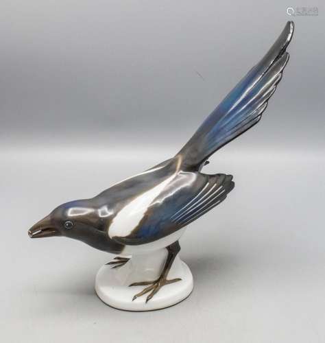 Vogelfigur \'Elster\' / A figure of a magpie, Porzellanfabri...