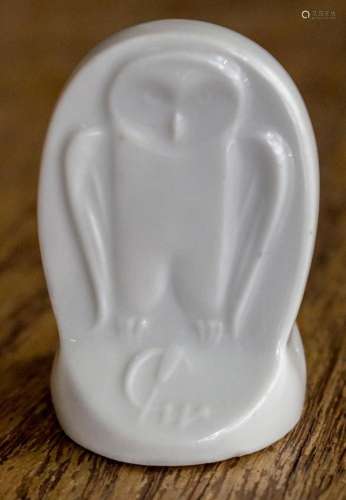 Petschaft mit Eule und Affe / A porcelain seal with an owl a...