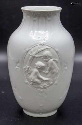 Vase \'Amoretten\' / A vase with cupids, Köngl. pr. Tettau, ...
