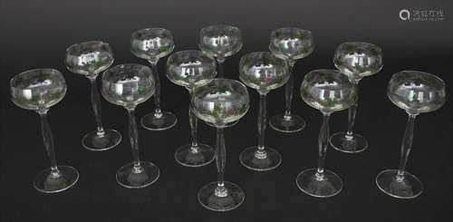 12 Jugendstil Weingläser / A set of 12 Art Nouveau wine glas...