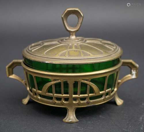 Jugendstil Deckeldose mit Henkeln / An Art Nouveau lidded bo...