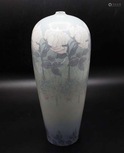 Große Jugendstil Vase mit weißen Rosen / An Art Nouveau vase...