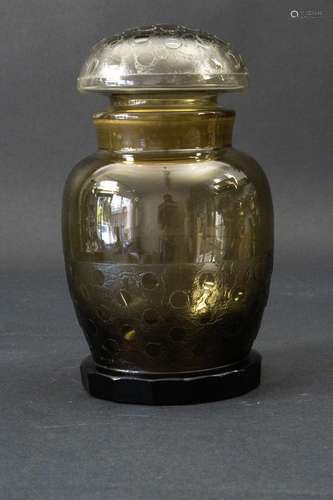 Art Déco-Glasdeckeldose / An Art Deco glass lidded box, Daum...