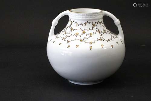 Jugendstil Zweihenkelvase / An Art Nouveau double-handled va...