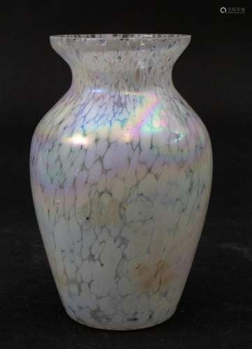 Jugendstil Vase mit Papillon Dekor / An Art Nouverau glass v...