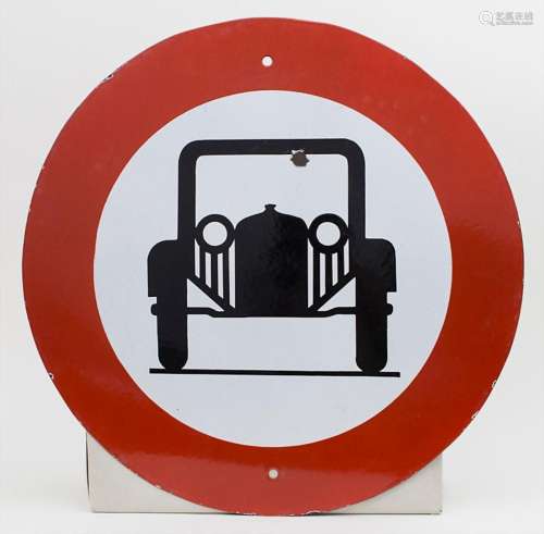 Verkehrsschild \'Autoverbot\' / A traffic sign \'car restric...