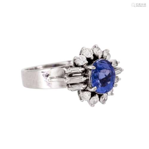 Ring with sapphire ca. 1,5 ct and diamonds total ca. 0,6 ct,