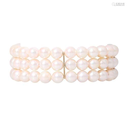 Pearl bracelet with high quality clasp set with 2 diamonds,