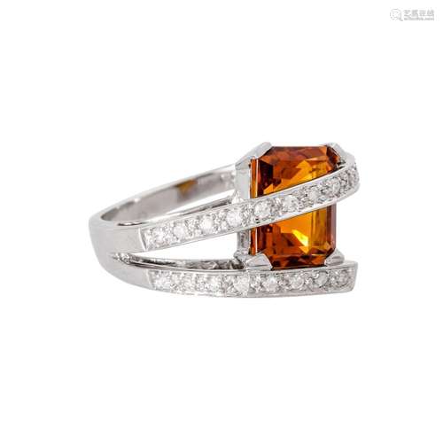 Ring with octagonal citrine and diamonds of total approx. 0....