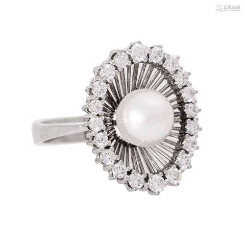 Fine pearl ring with diamonds of total approx. 0,76 ct,