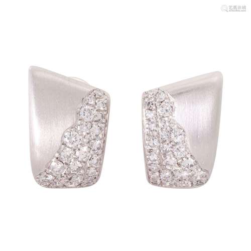 GÜNTER KRAUSS earrings with approx. 48 diamonds total approx...