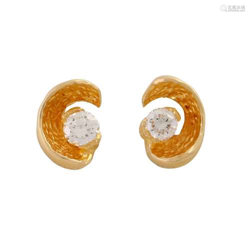 Stud earrings with 2 diamonds of total approx. 0.45 ct,