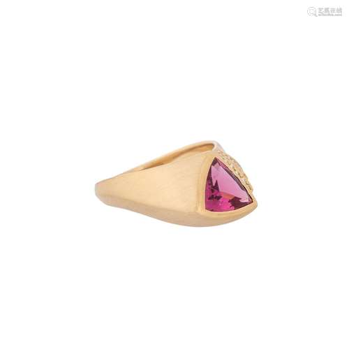 Ring with raspberry tourmaline and diamonds total ca. 0,15 c...