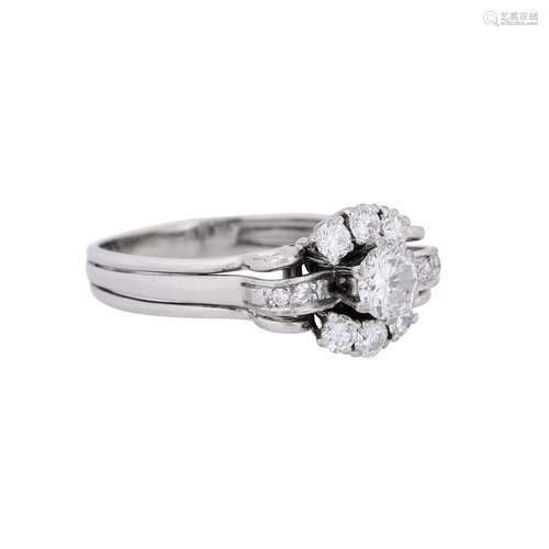 Ring with diamonds total ca. 0,90 ct,