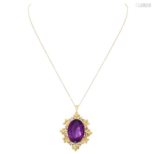 Pendant with oval amethyst surrounded by vine leaves,