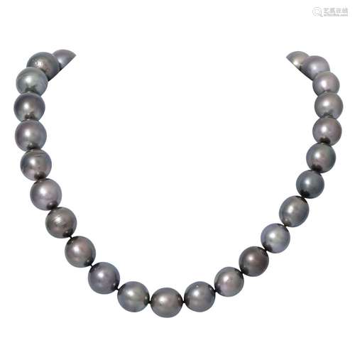 Tahitian pearls necklace