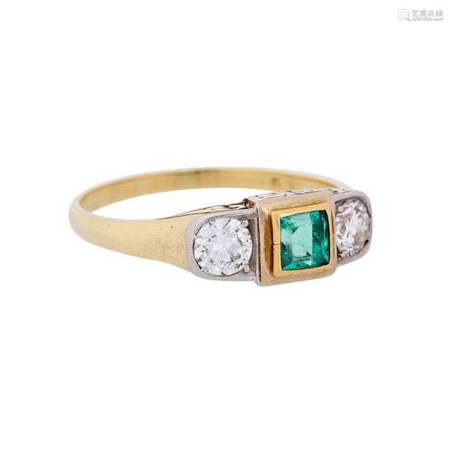 Ring with emerald and 2 old cut diamonds