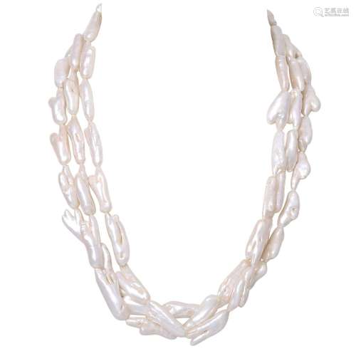 Necklace made of 3 rows of freshwater pearls,