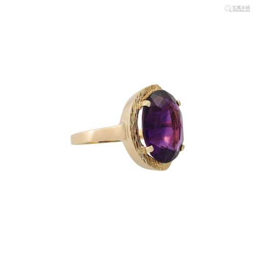 Ring with fine amethyst,