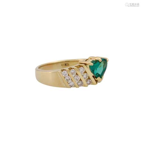 Ring with fine emerald and diamonds