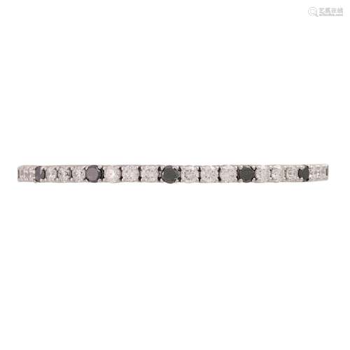 Tennis bracelet with 37 diamonds total 5,25 ct,