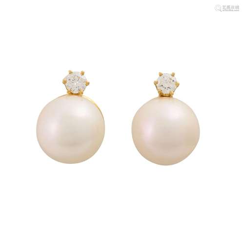 Pair of stud earrings with 1 South Sea cultured pearl each, ...