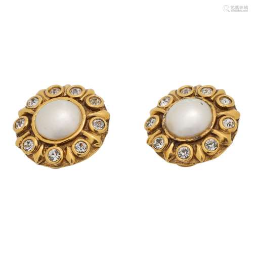 CHANEL VINTAGE costume jewelry ear clips.